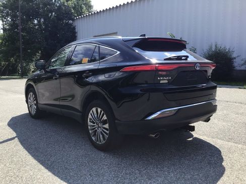 Used 2022 Toyota Venza XLE AWD/4WD image 5