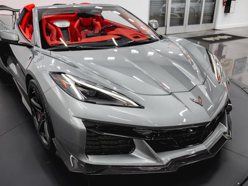 Used 2024 Chevrolet Corvette Z06 w/ Z07 Performance Package RWD image 26