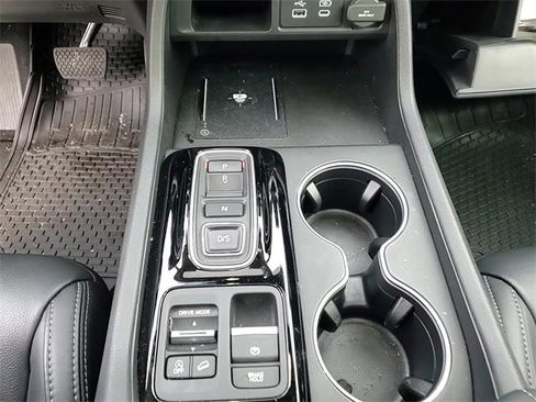 Used 2025 Honda Pilot Touring image 17