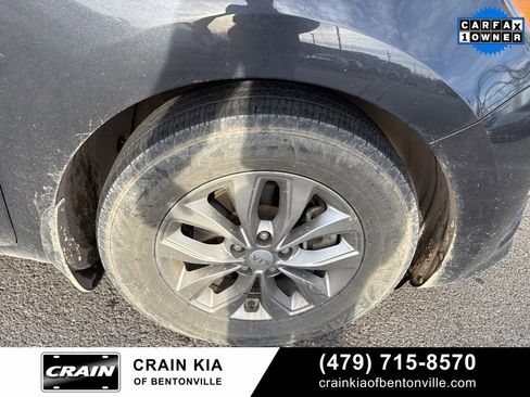 Used 2019 Kia Sedona LX image 4