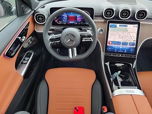 Used 2024 Mercedes-Benz C 300 Sedan image 12