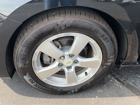 Used 2017 Chevrolet Cruze LS FWD image 28
