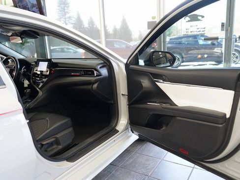Used 2022 Toyota Camry SE image 38