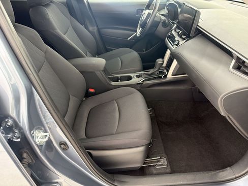 Used 2025 Toyota Corolla Cross LE FWD image 23