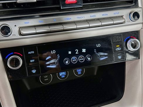 Used 2025 Genesis G70 2.5T RWD image 24