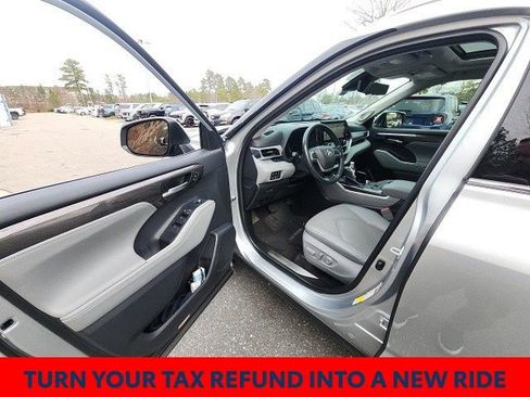 Used 2023 Toyota Highlander Platinum image 20