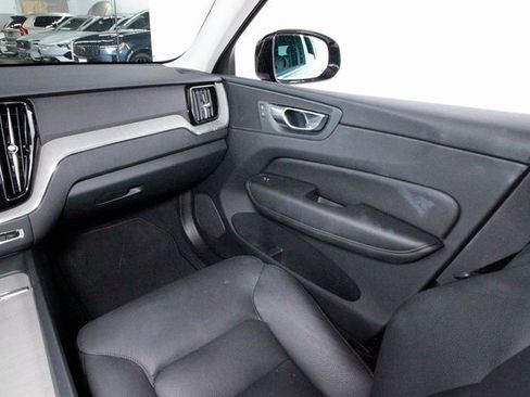 Certified 2025 Volvo XC60 B5 Plus image 7