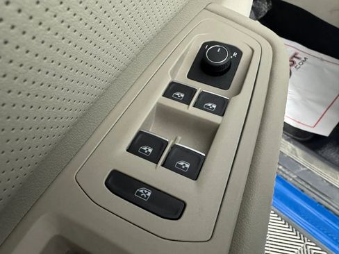 Used 2025 Volkswagen Atlas SE w/ Panoramic Sunroof Package image 46