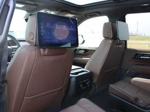 New 2026 Chevrolet Suburban High Country image 28