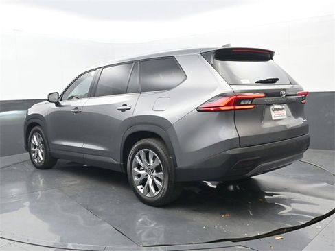 Used 2025 Toyota Grand Highlander FWD image 3