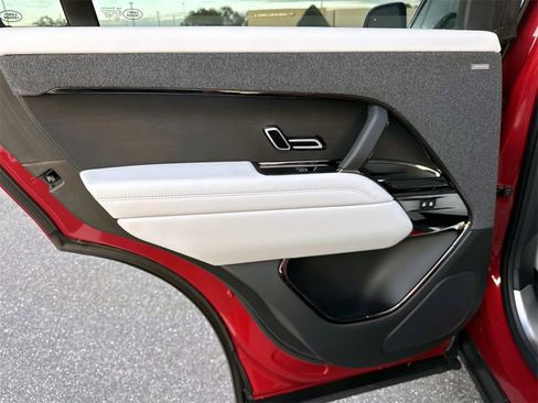 Used 2023 Land Rover Range Rover Sport SE image 11