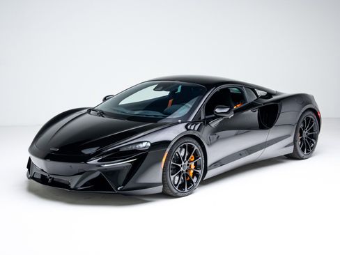 Used 2026 McLaren Artura image 12