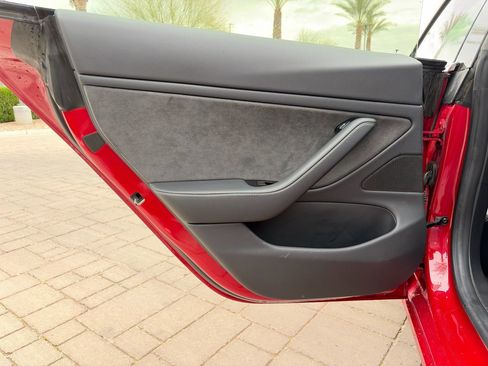 Used 2018 Tesla Model 3 Long Range image 9