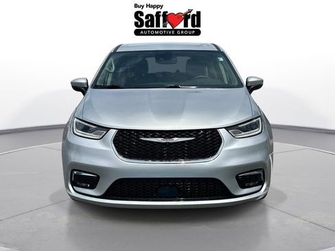 Used 2023 Chrysler Pacifica Touring-L FWD image 7
