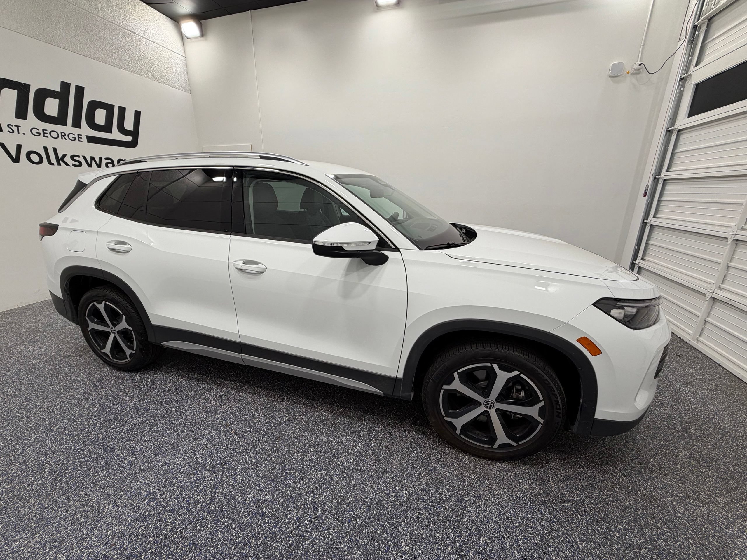 Used 2026 Volkswagen Tiguan SE AWD/4WD image 8