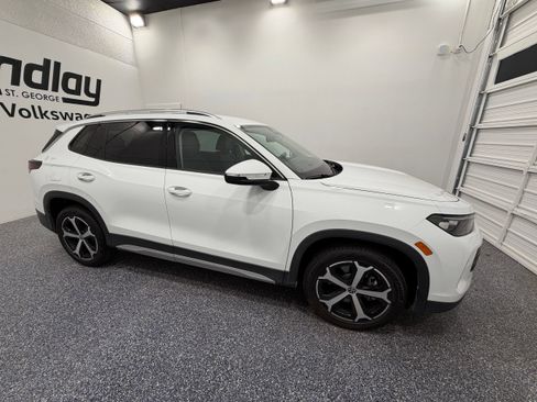 Used 2026 Volkswagen Tiguan SE AWD/4WD image 8
