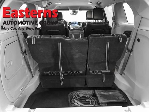 Used 2023 Chrysler Pacifica Touring-L image 9