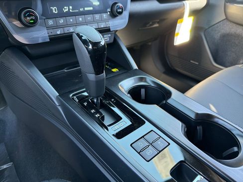 New 2026 Subaru Outback Limited AWD/4WD image 18