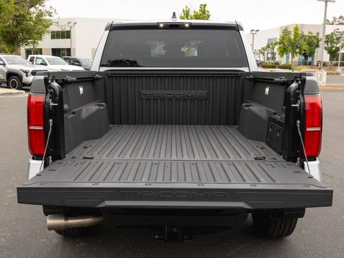 Certified 2025 Toyota Tacoma TRD Off-Road AWD/4WD image 8