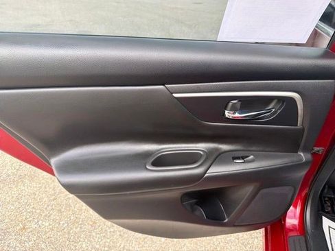 Used 2017 Nissan Altima 2.5 SR w/ Midnight Edition Package FWD image 12