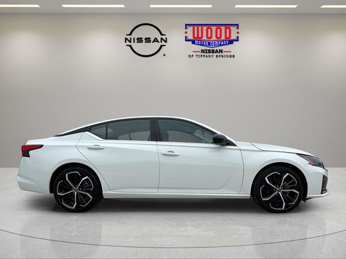 Certified 2026 Nissan Altima 2.5 SR FWD image 2
