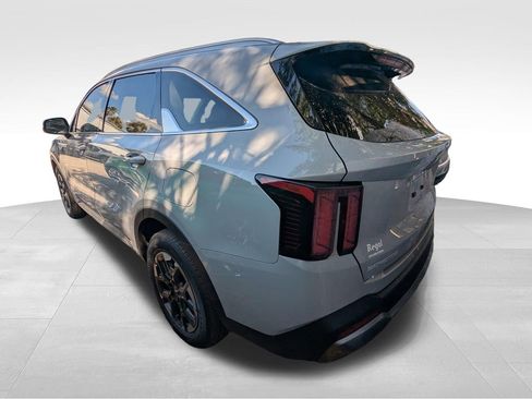 Certified 2025 Kia Sorento S w/ Panoramic Sunroof Package image 5