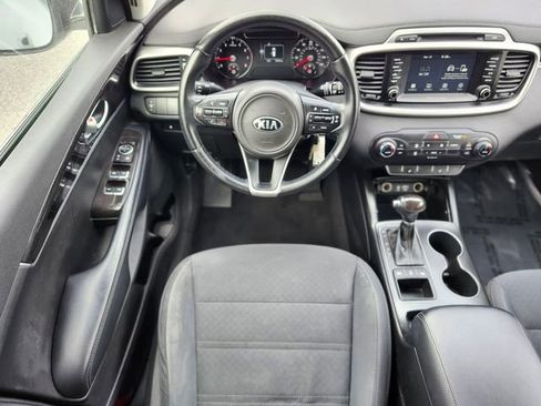 Used 2018 Kia Sorento AWD image 13