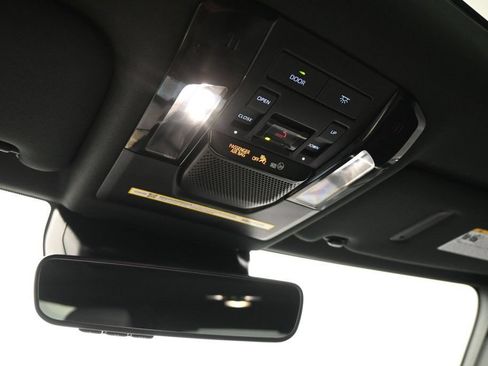 Used 2025 Lexus GX 550 w/ Accessory Package (2T) AWD/4WD image 24