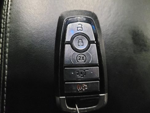 Used 2020 Ford Explorer XLT w/ Equipment Group 202A RWD image 32