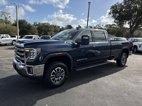 Used 2022 GMC Sierra 3500 SLE w/ SLE Value Package image 5