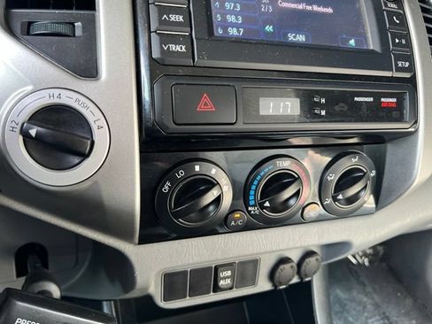 Used 2013 Toyota Tacoma 4x4 Access Cab V6 w/ TRD Sport Pkg image 16