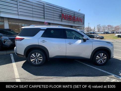 Used 2025 Nissan Pathfinder SL AWD/4WD image 2