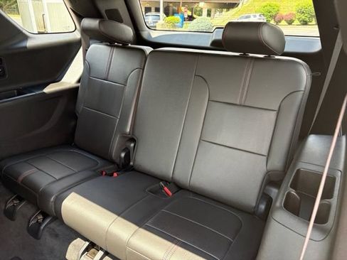 Used 2023 Chevrolet Traverse RS AWD/4WD image 20