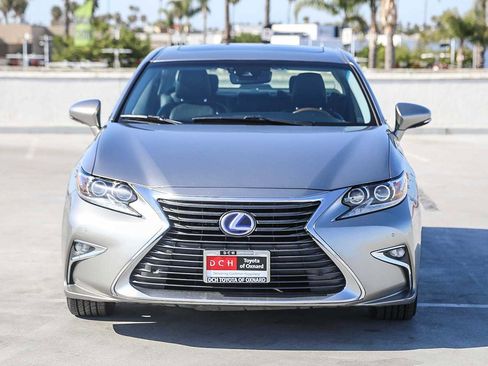 Used 2016 Lexus ES 300h w/ Ultra Luxury Package FWD image 3