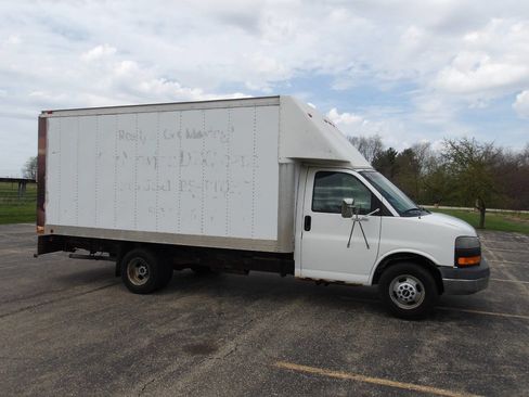 Used 2003 GMC Savana 3500 image 1