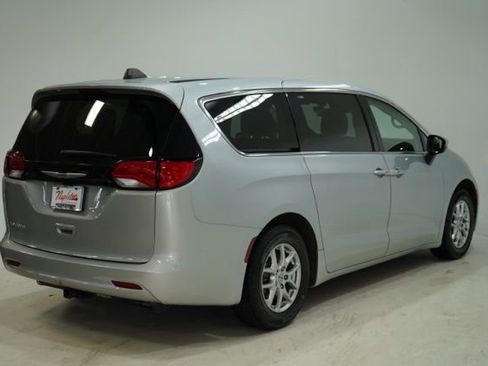 Used 2023 Chrysler Voyager LX FWD image 8