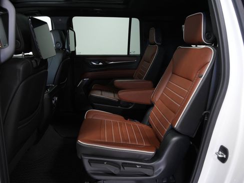 Used 2024 GMC Yukon XL Denali Ultimate AWD/4WD image 26