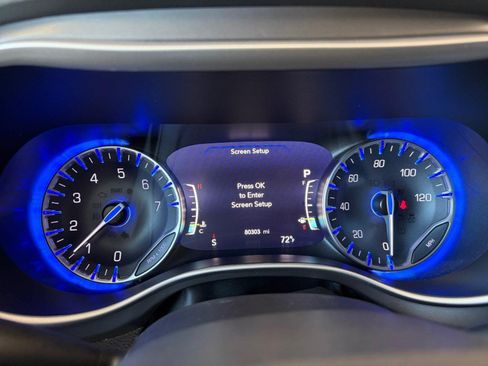 Used 2023 Chrysler Pacifica Touring-L FWD image 21