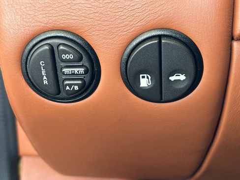 Used 2004 Aston Martin Vanquish RWD image 28