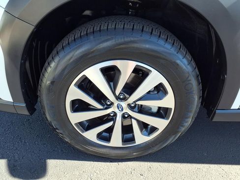 Certified 2025 Subaru Outback Premium w/ Popular Package #1A image 16