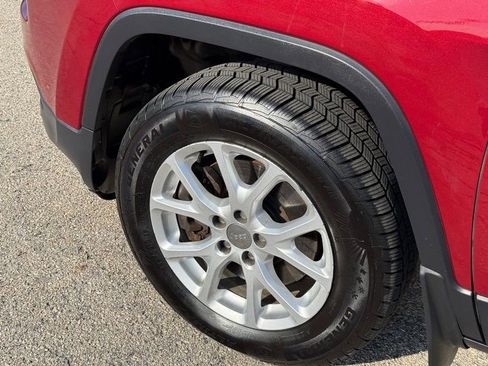 Used 2016 Jeep Cherokee Latitude w/ Comfort & Convenience Group image 10