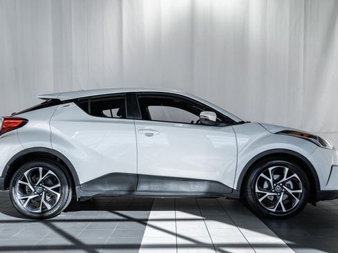 Used 2018 Toyota C-HR XLE image 3