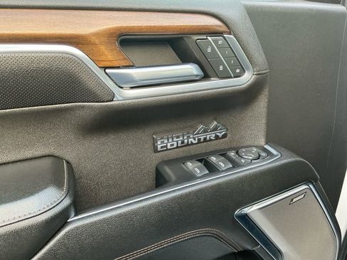 Used 2024 Chevrolet Silverado 1500 High Country image 16