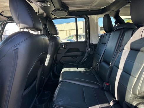 Used 2023 Jeep Wrangler Unlimited Sahara image 15