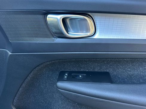 Used 2021 Volvo XC40 T5 Momentum w/ Premium Package image 22