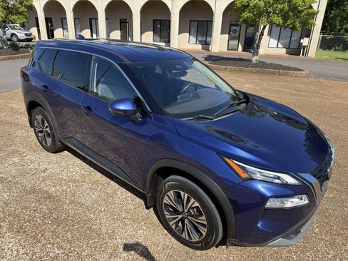 Used 2021 Nissan Rogue SV FWD image 3