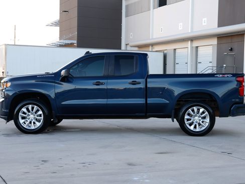 Used 2020 Chevrolet Silverado 1500 Custom w/ Custom Value Package image 8