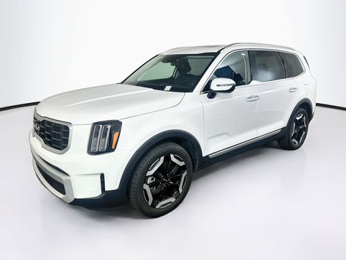 Used 2025 Kia Telluride S FWD image 3