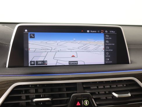 Used 2022 BMW 740i w/ Premium Package image 7