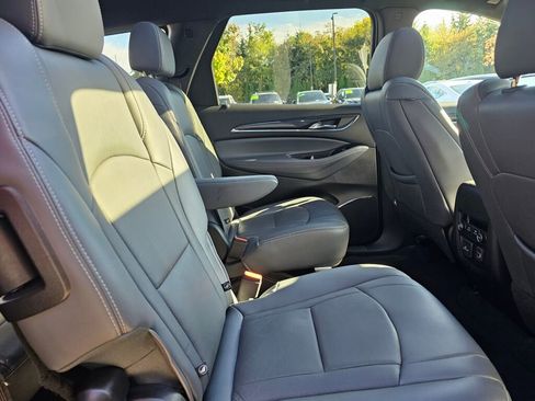Used 2023 Buick Enclave Essence image 11